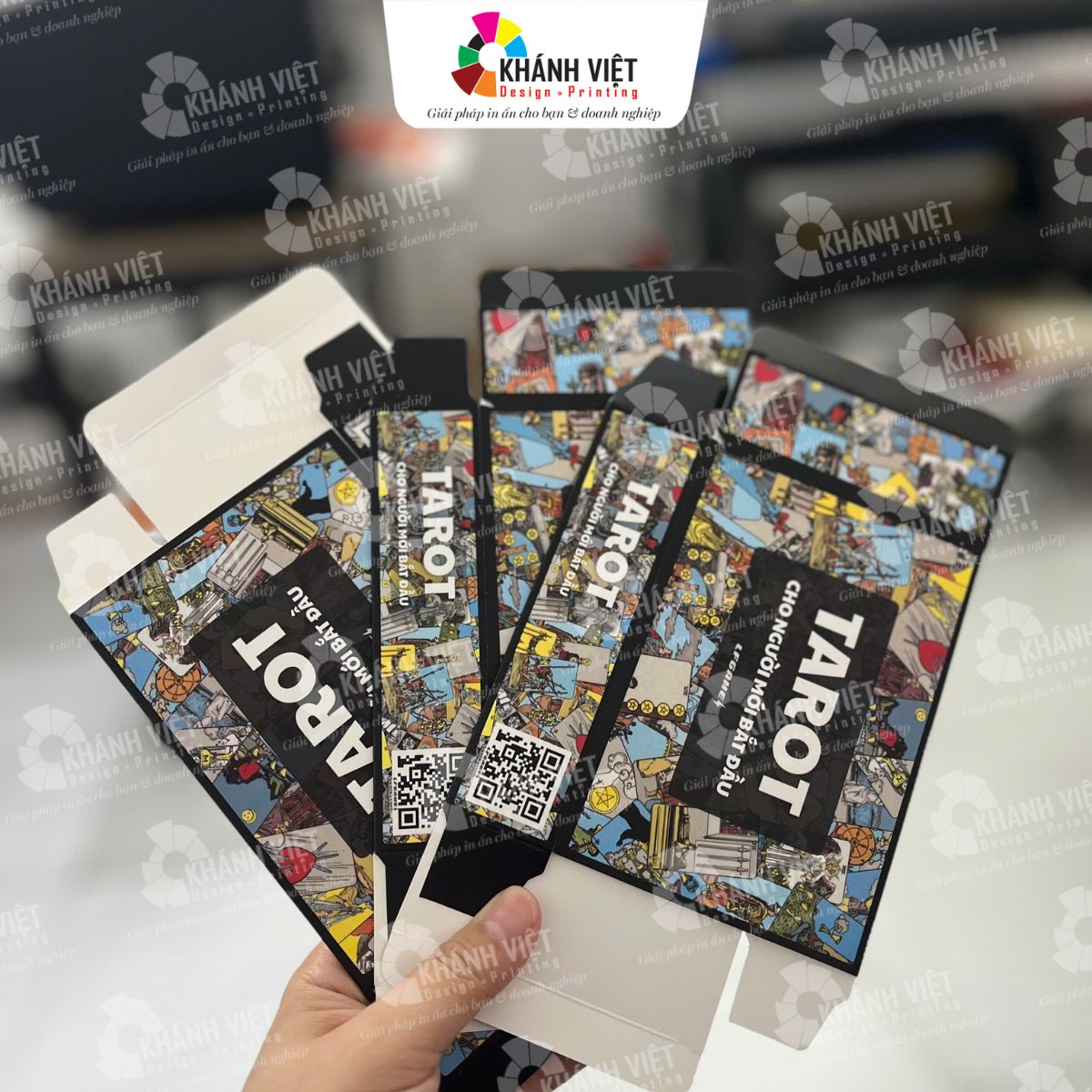 Hộp tarot màu đen