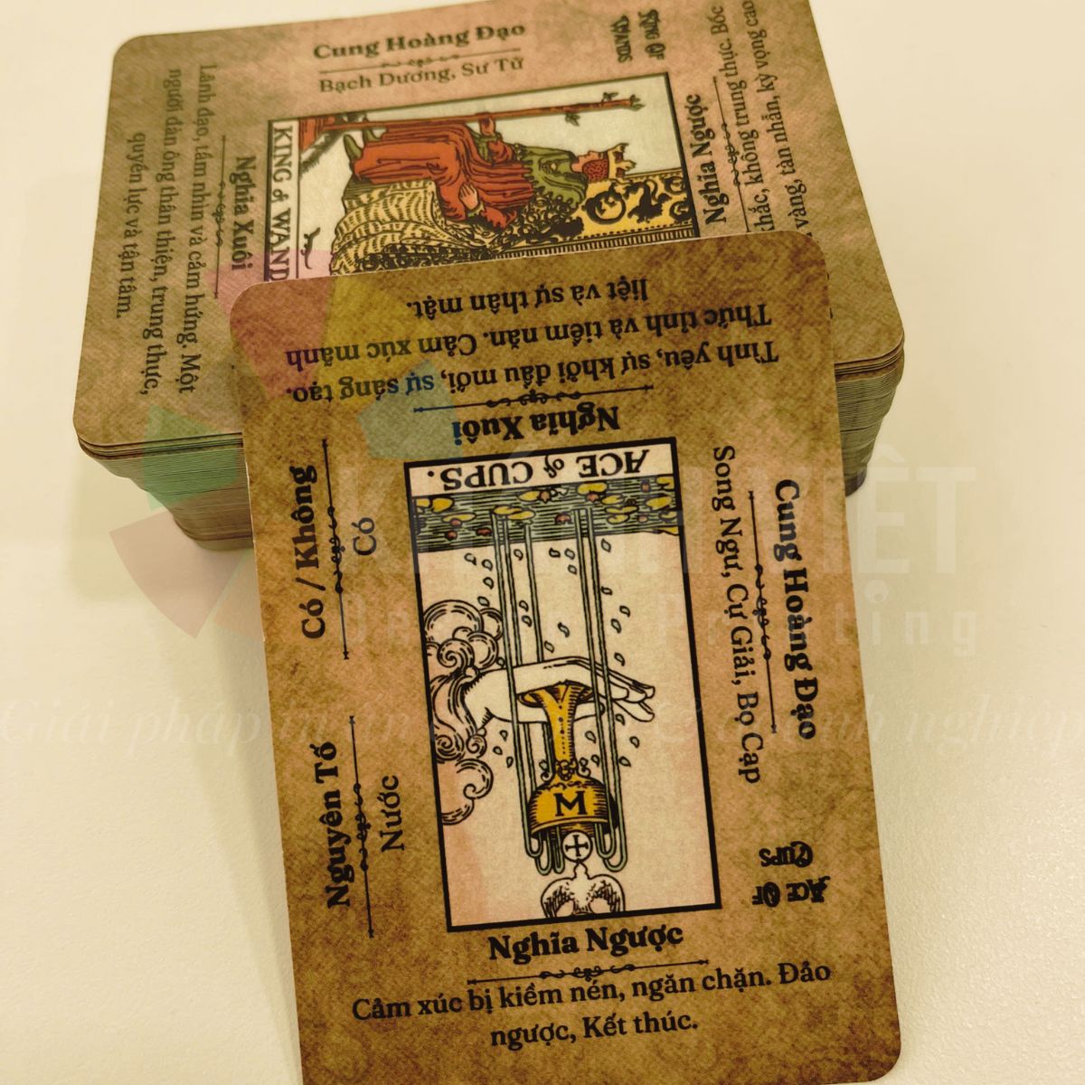 Chất liệu giấy dùng để in thẻ bài tarot