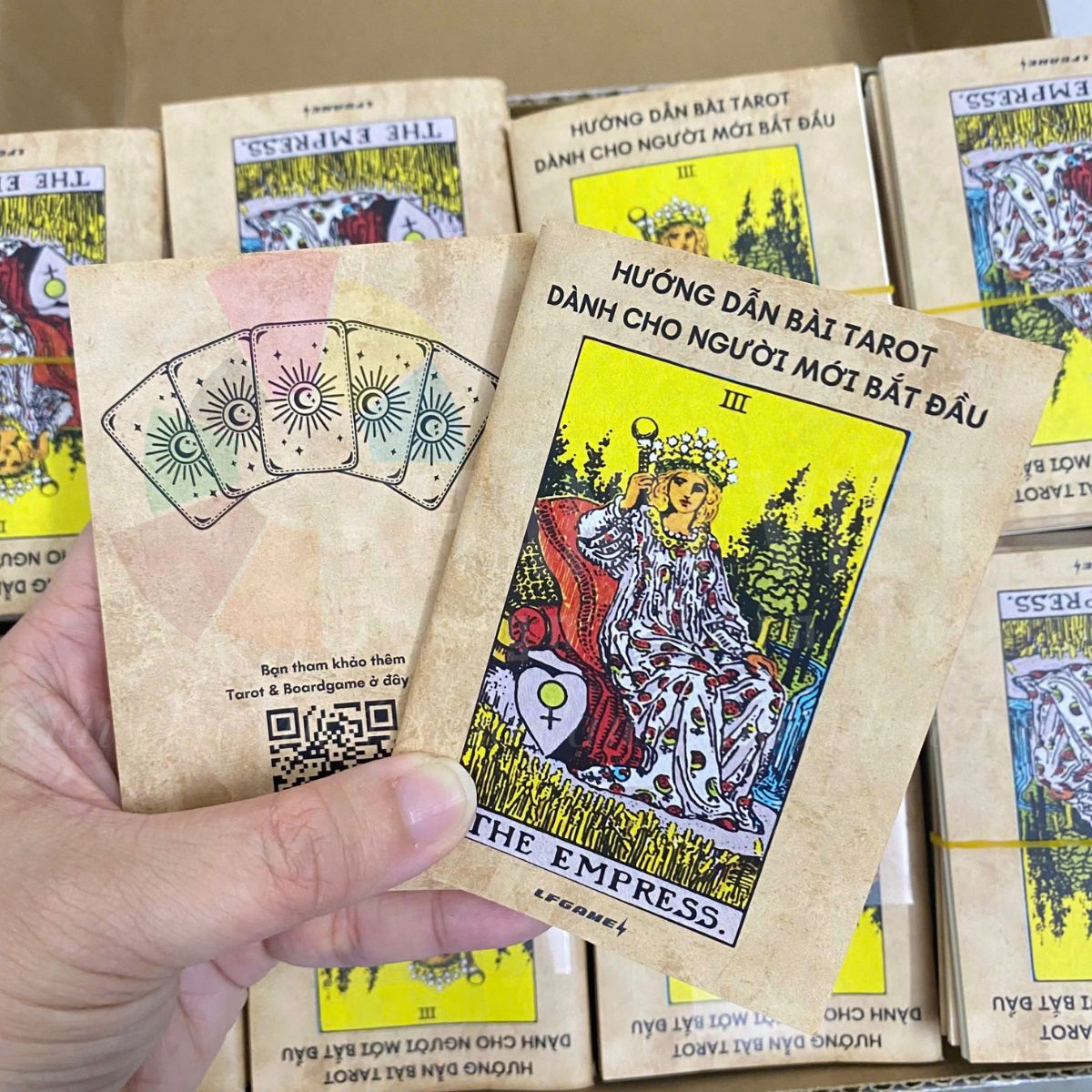 Bài tarot bắt mắt