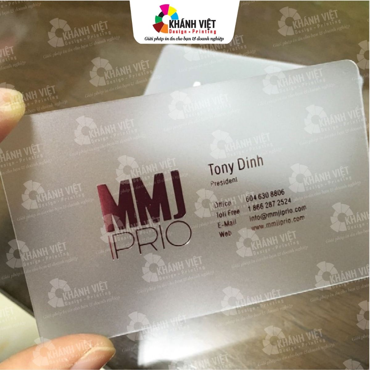 Mẫu name card đẹp bằng nhựa