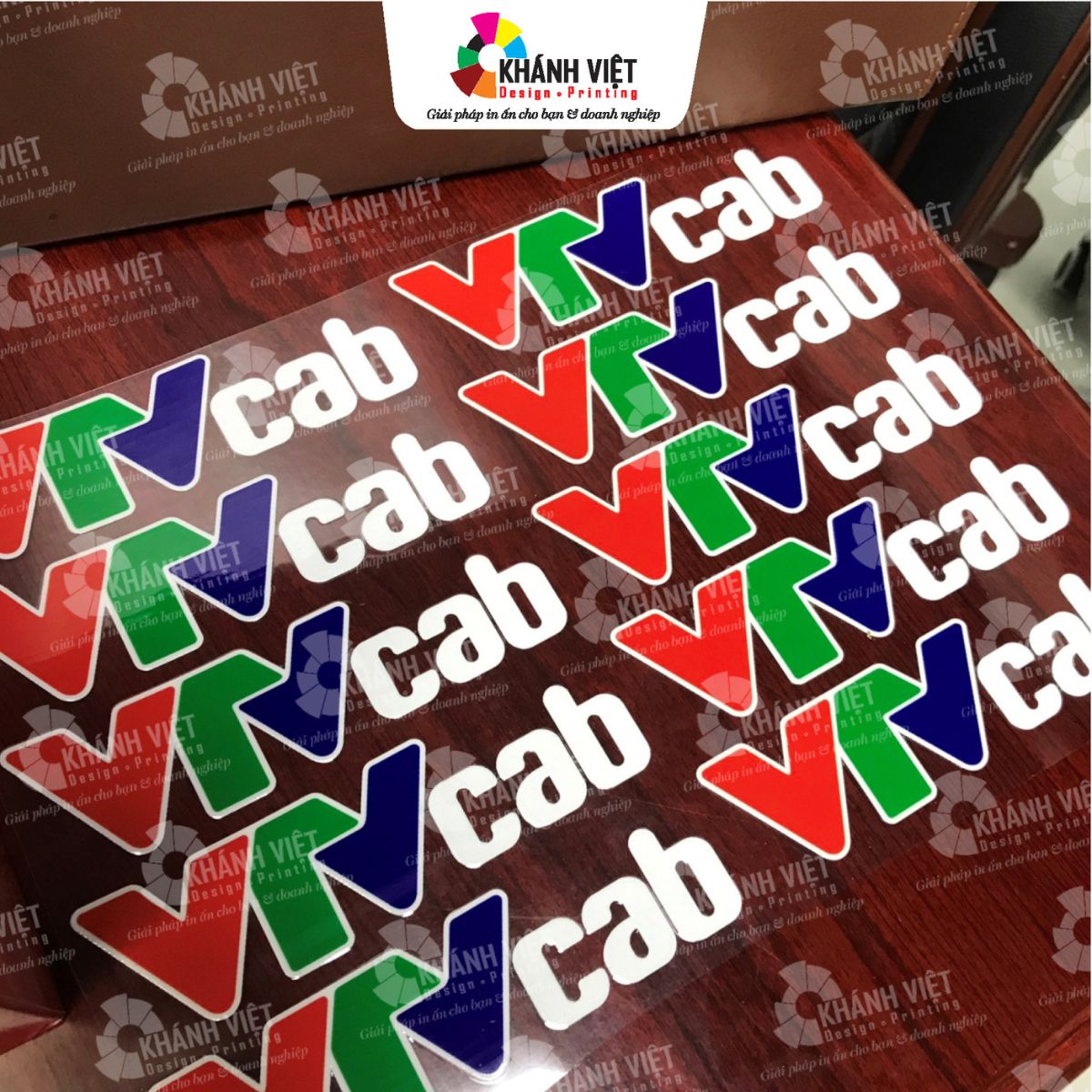 In logo dán lấy ngay theo yêu cầu có lợi ích gì?