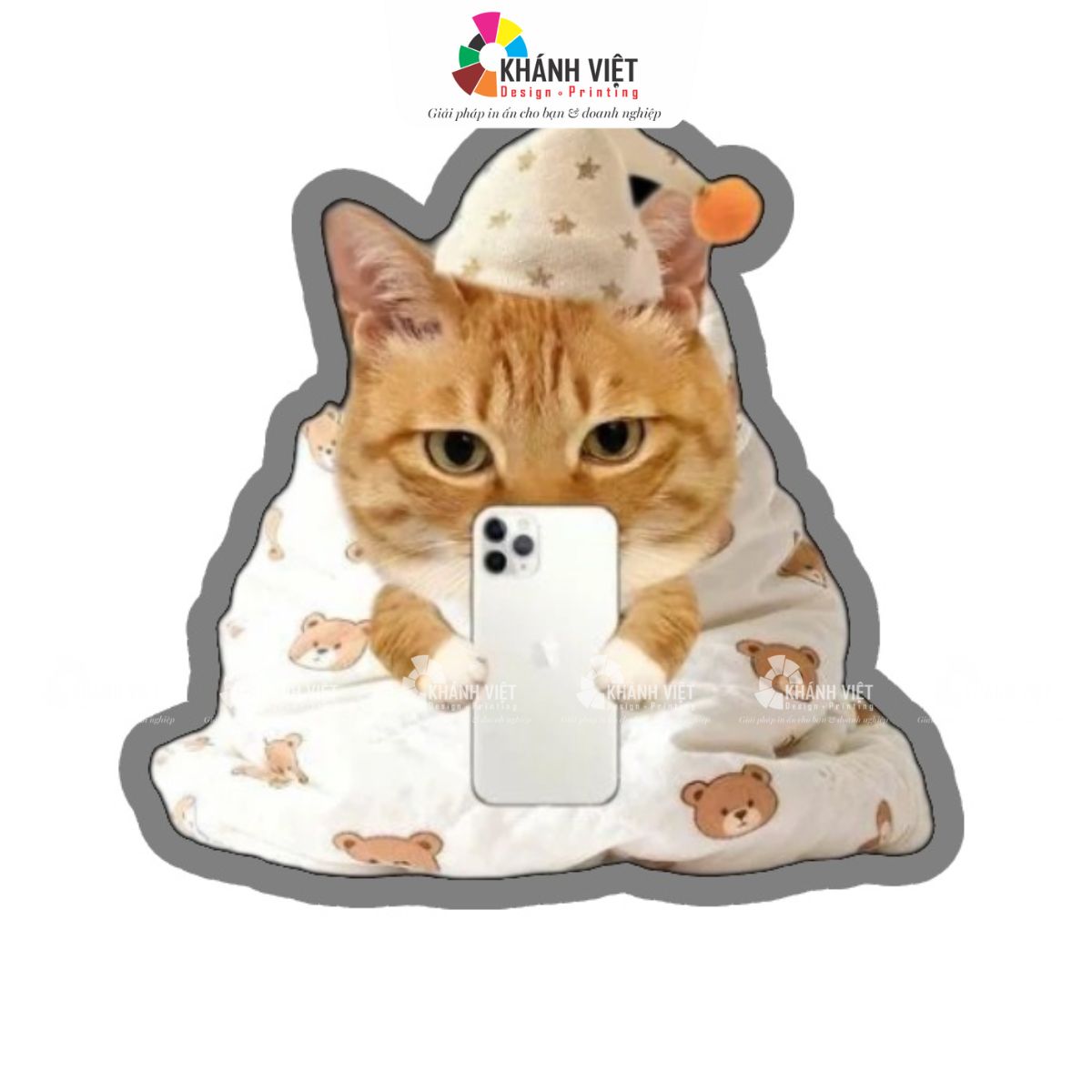 Mèo con dễ thương đang bấm điện thoại