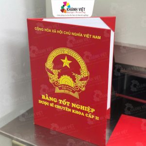Bìa cứng đỏ đựng bằng tốt nghiệp