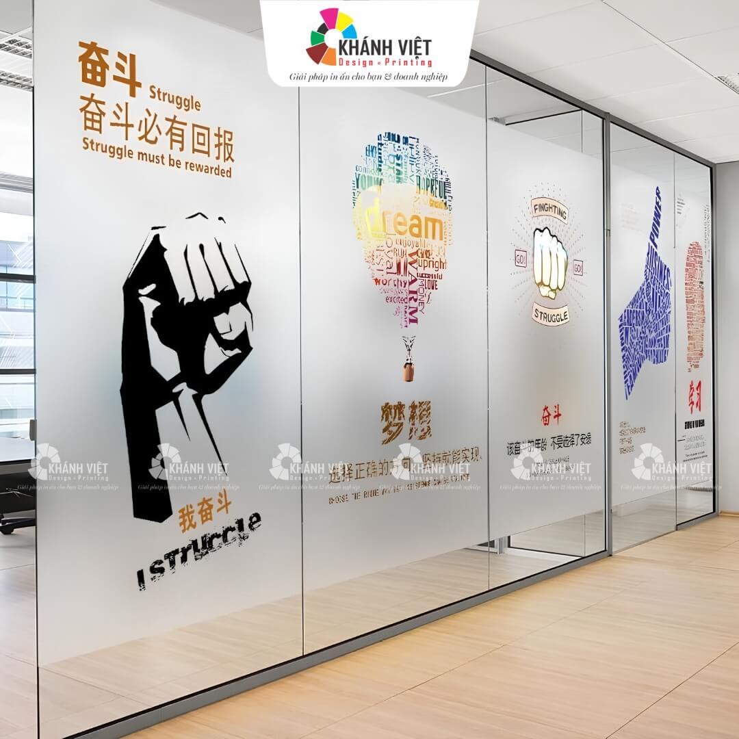 In decal dán kính tăng độ thẩm mỹ, thu hút cao