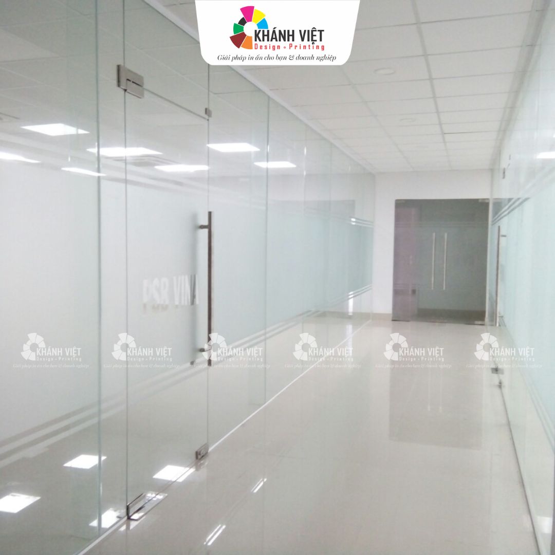 in-decal-dan-kinh-mo-van-phong