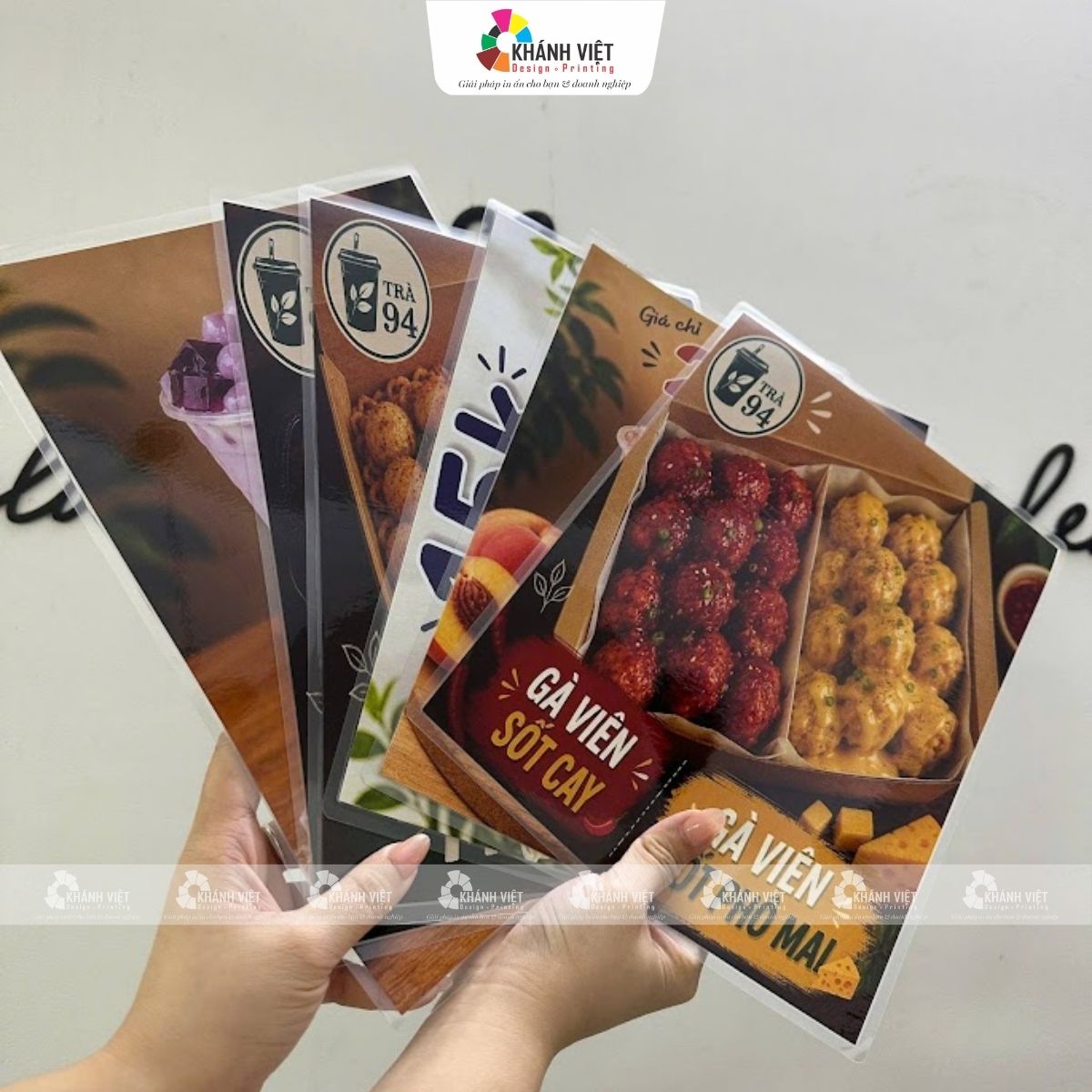 Menu ép plastic có đặc điểm gì nổi bật?