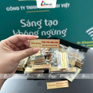 In bảng tên nhân viên